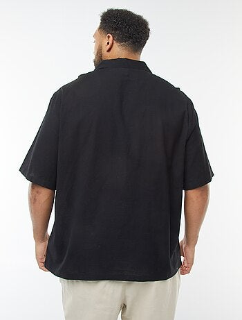 Camisa de manga corta con bordados en la parte delantera