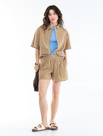 Camisa de manga corta con bordados