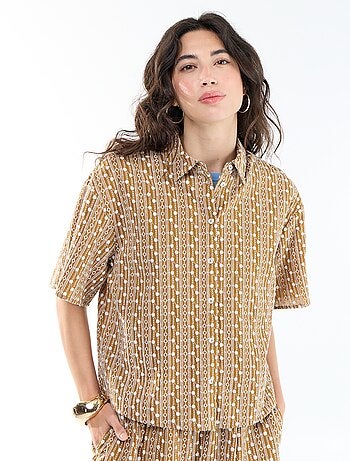 Camisa de manga corta con bordados