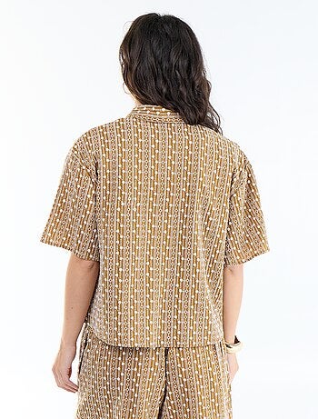 Camisa de manga corta con bordados