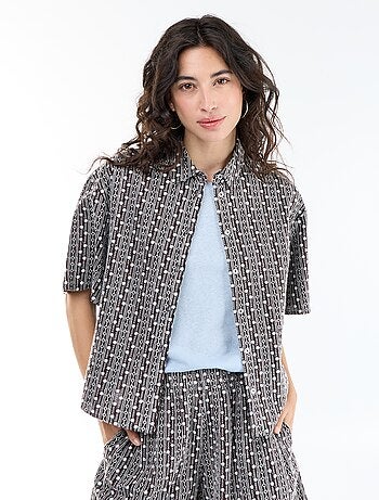 Camisa de manga corta con bordados