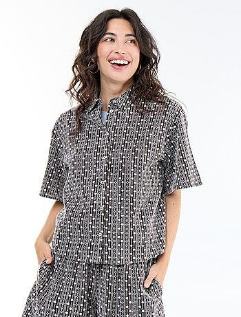 Camisa de manga corta con bordados