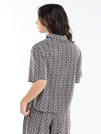 Camisa de manga corta con bordados