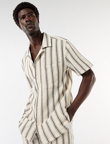 Camisa de manga corta con cuello con muesca