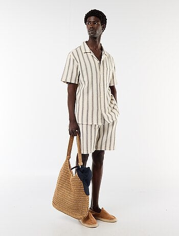 Camisa de manga corta con cuello con muesca