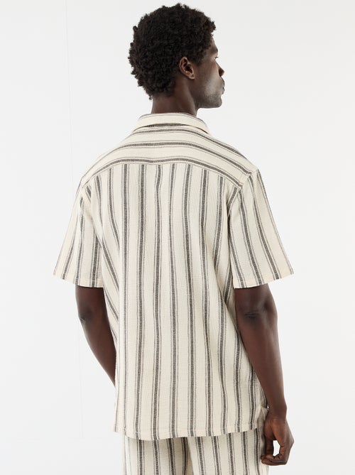 Camisa de manga corta con cuello con muesca - Kiabi