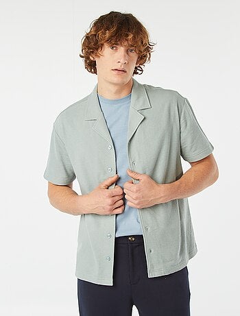 Camisa de manga corta con cuello de polo