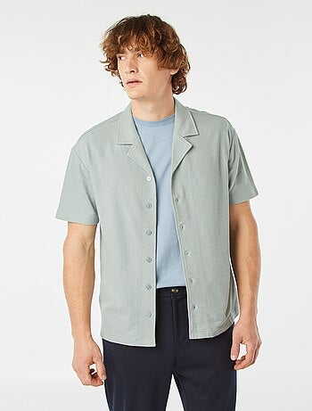 Camisa de manga corta con cuello de polo