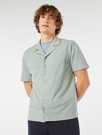 Camisa de manga corta con cuello de polo