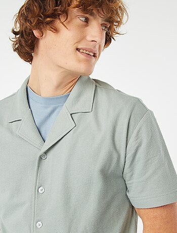 Camisa de manga corta con cuello de polo