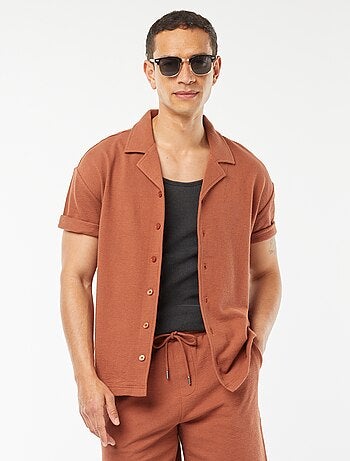 Camisa de manga corta con cuello de polo