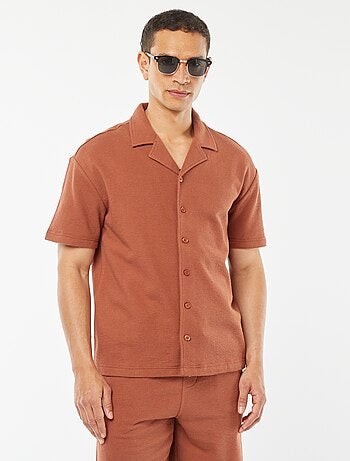 Camisa de manga corta con cuello de polo