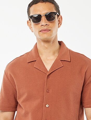 Camisa de manga corta con cuello de polo