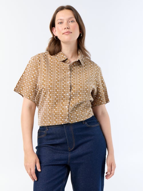 Camisa de manga corta con estampado bordado - Kiabi Camisa de manga corta con estampado bordado - Kiabi