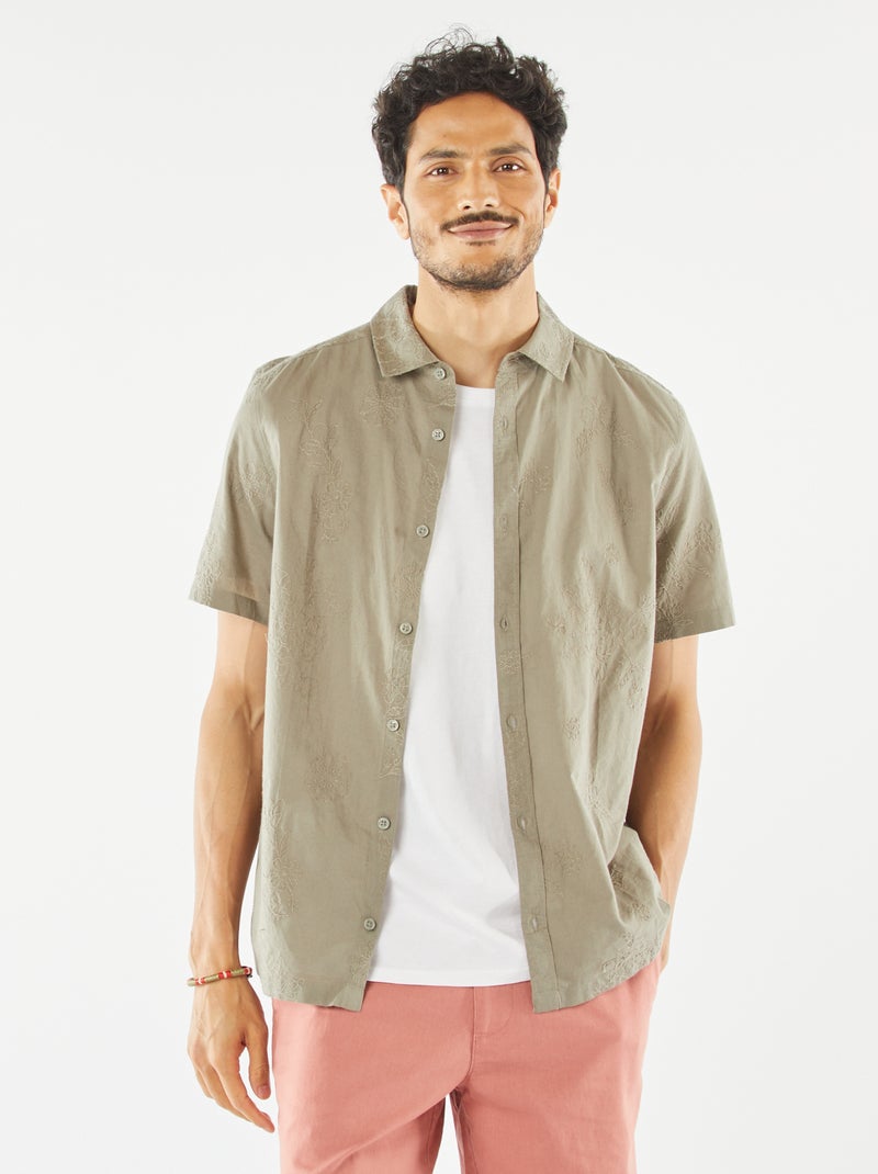Camisa de manga corta con estampados bordados Kaki - Kiabi
