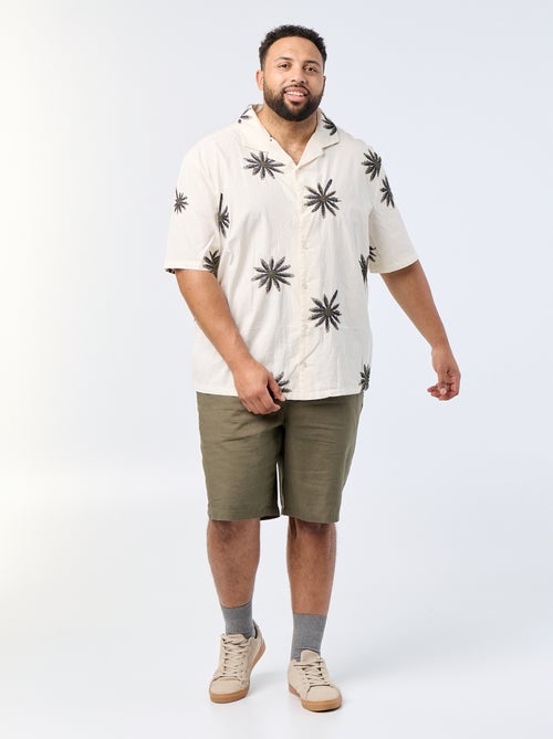 Camisa de manga corta con motivo de flores bordadas - Kiabi Camisa de manga corta con motivo de flores bordadas - Kiabi