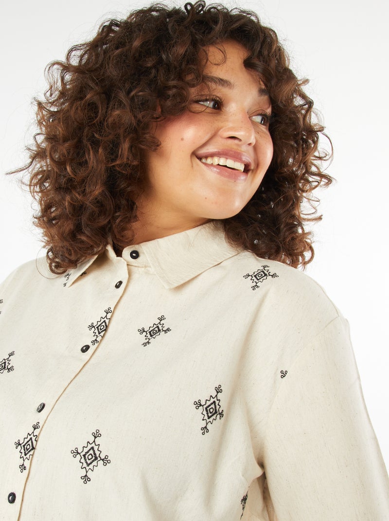 Camisa de manga corta con motivos bordados Beige - Kiabi