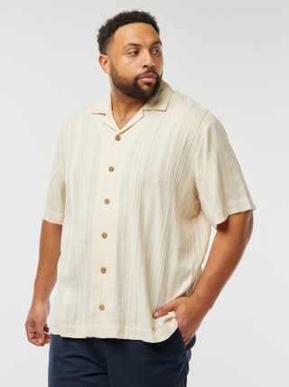 Camisa de manga corta con tejido de fantasía