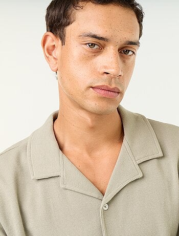 Camisa de manga corta de tejido gofrado
