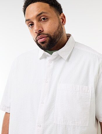 Camisa de manga corta en material crepé