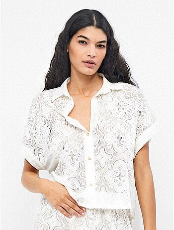 Camisa de manga corta en tejido de encaje elástico