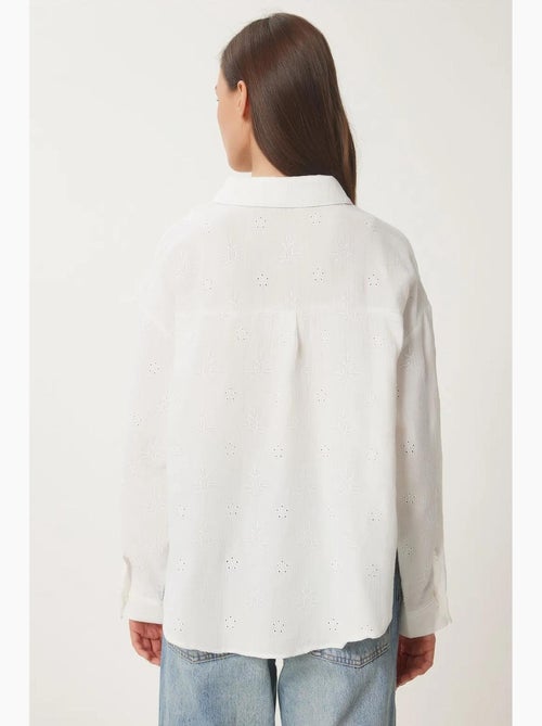 Camisa de manga larga con bordado texturizado y cierre de botones istanbul - Kiabi Camisa de manga larga con bordado texturizado y cierre de botones istanbul - Kiabi