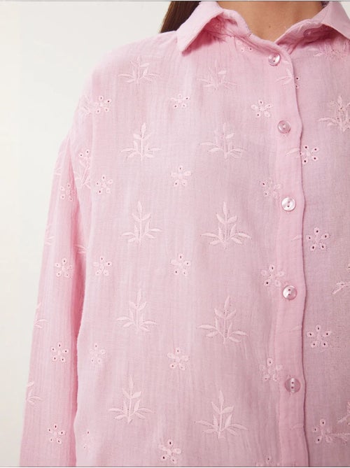 Camisa de manga larga con bordado texturizado y cierre de botones istanbul - Kiabi Camisa de manga larga con bordado texturizado y cierre de botones istanbul - Kiabi
