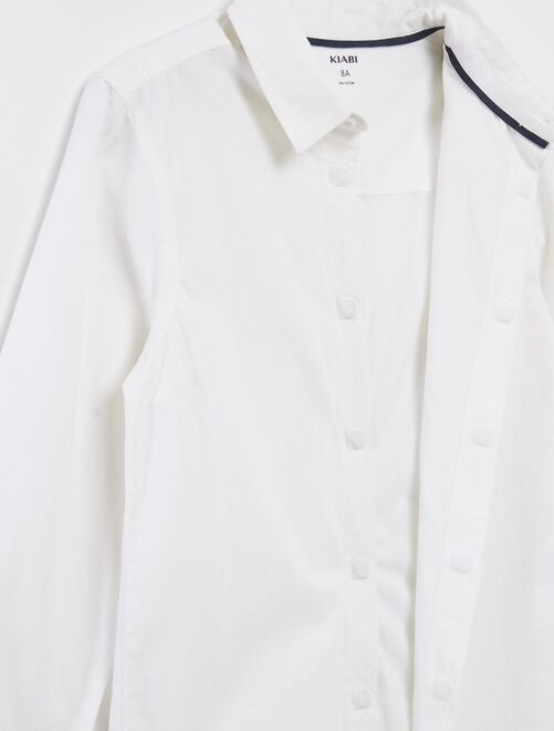 Camisa blanca niño kiabi 2025