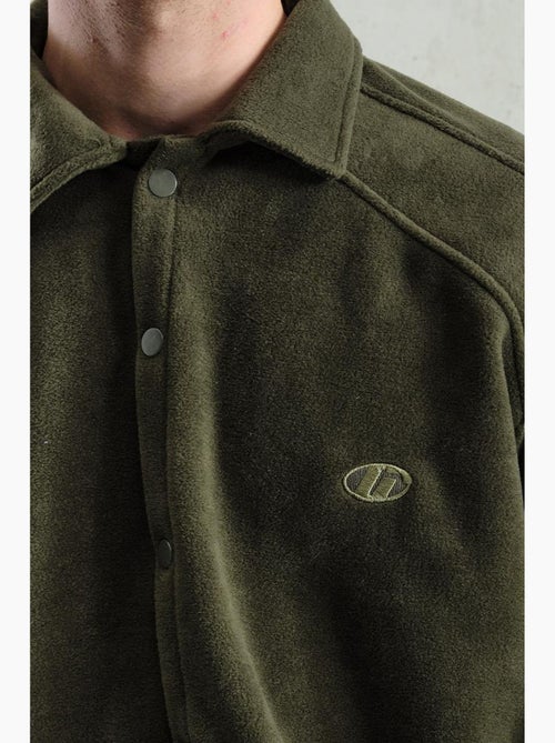 Camisa de manga larga texturizada con ajuste cómodo y bordado giesto - Kiabi Camisa de manga larga texturizada con ajuste cómodo y bordado giesto - Kiabi