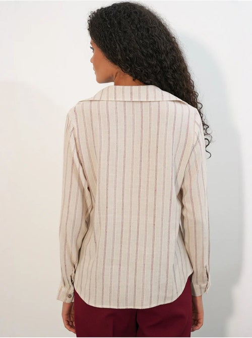 Camisa de mezcla de lino a rayas con detalle de lazada bdart - Kiabi Camisa de mezcla de lino a rayas con detalle de lazada bdart - Kiabi