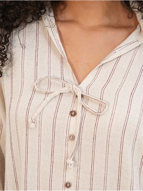 Camisa de mezcla de lino a rayas con detalle de lazada bdart - Kiabi Camisa de mezcla de lino a rayas con detalle de lazada bdart - Kiabi