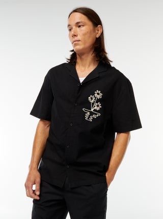 Camisa de mezcla de lino de manga corta con bordados