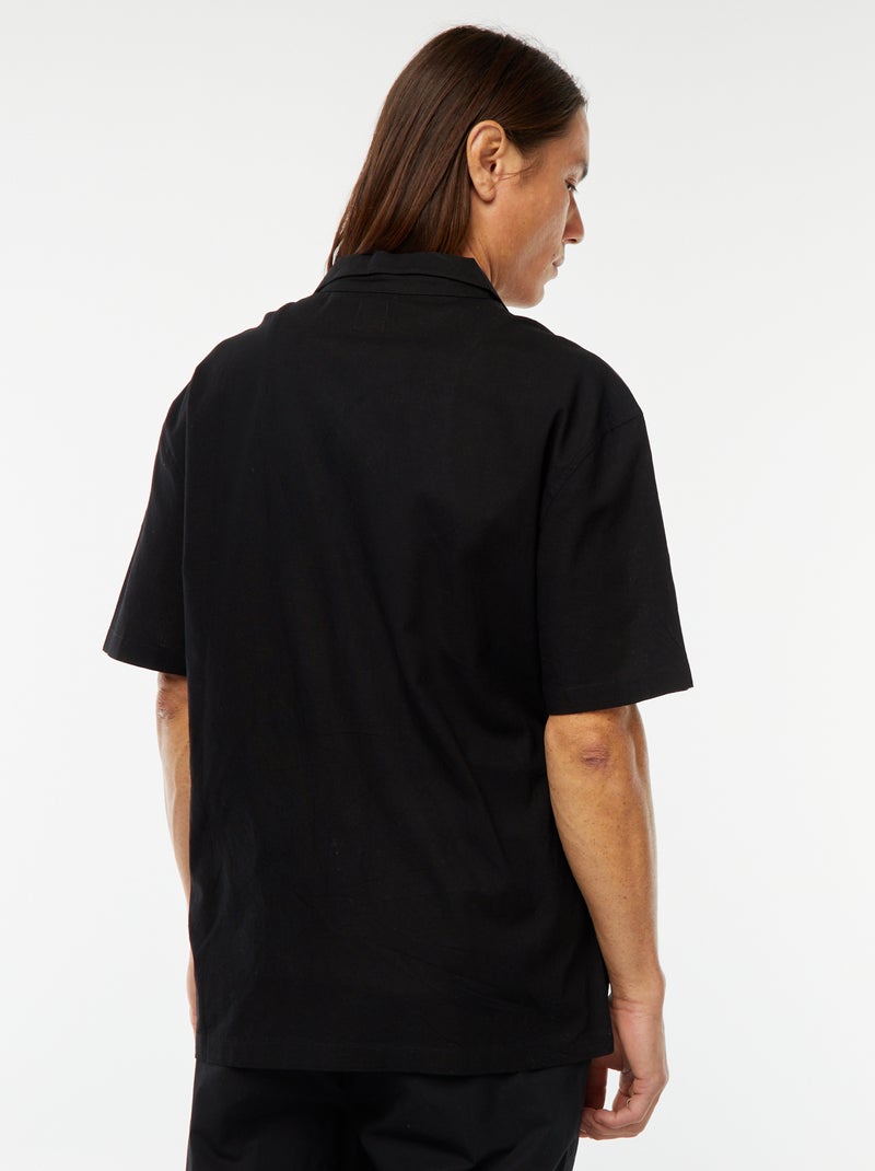 Camisa de mezcla de lino de manga corta con bordados negro - Kiabi