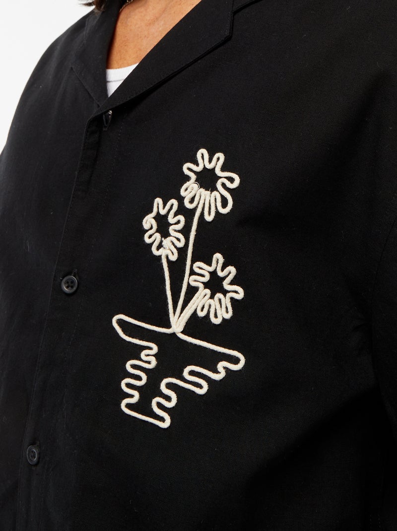 Camisa de mezcla de lino de manga corta con bordados negro - Kiabi