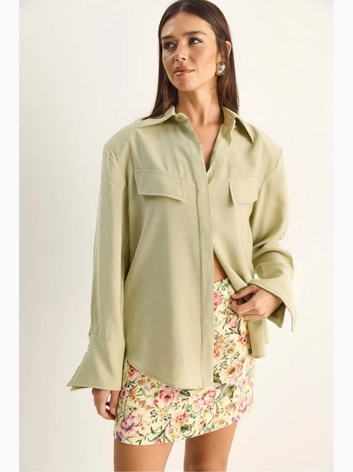 Camisa de mujer de crepé tejido de corte regular lucci - Kiabi Camisa de mujer de crepé tejido de corte regular lucci - Kiabi