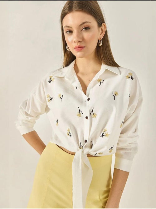 Camisa de popelina bordada con cierre de botones lucci - Kiabi Camisa de popelina bordada con cierre de botones lucci - Kiabi