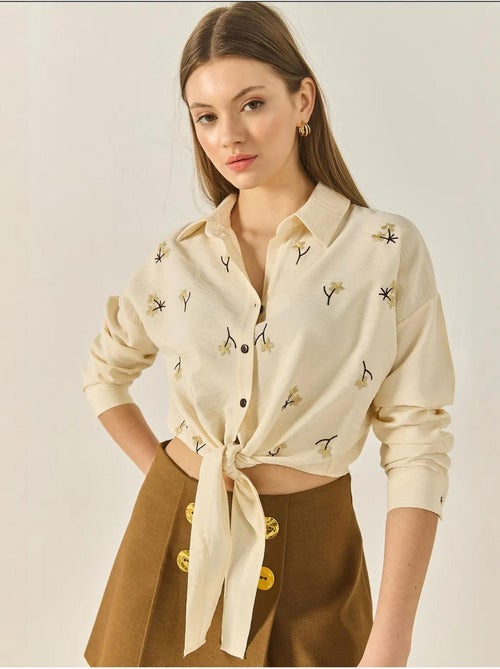 Camisa de popelina bordada con cierre de botones lucci - Kiabi Camisa de popelina bordada con cierre de botones lucci - Kiabi