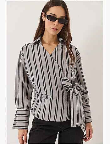 Camisa de popelina con cuello cruzado y lazo lateral a rayas lucci
