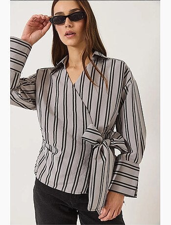 Camisa de popelina con cuello cruzado y lazo lateral a rayas lucci