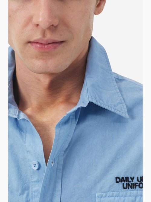 Camisa de popelina de algodón con estampado de texto para hombre giesto - Kiabi Camisa de popelina de algodón con estampado de texto para hombre giesto - Kiabi