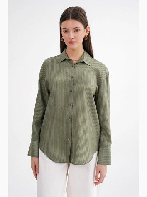Camisa de popelina de corte relajado con cierre de botones mixray - Kiabi Camisa de popelina de corte relajado con cierre de botones mixray - Kiabi
