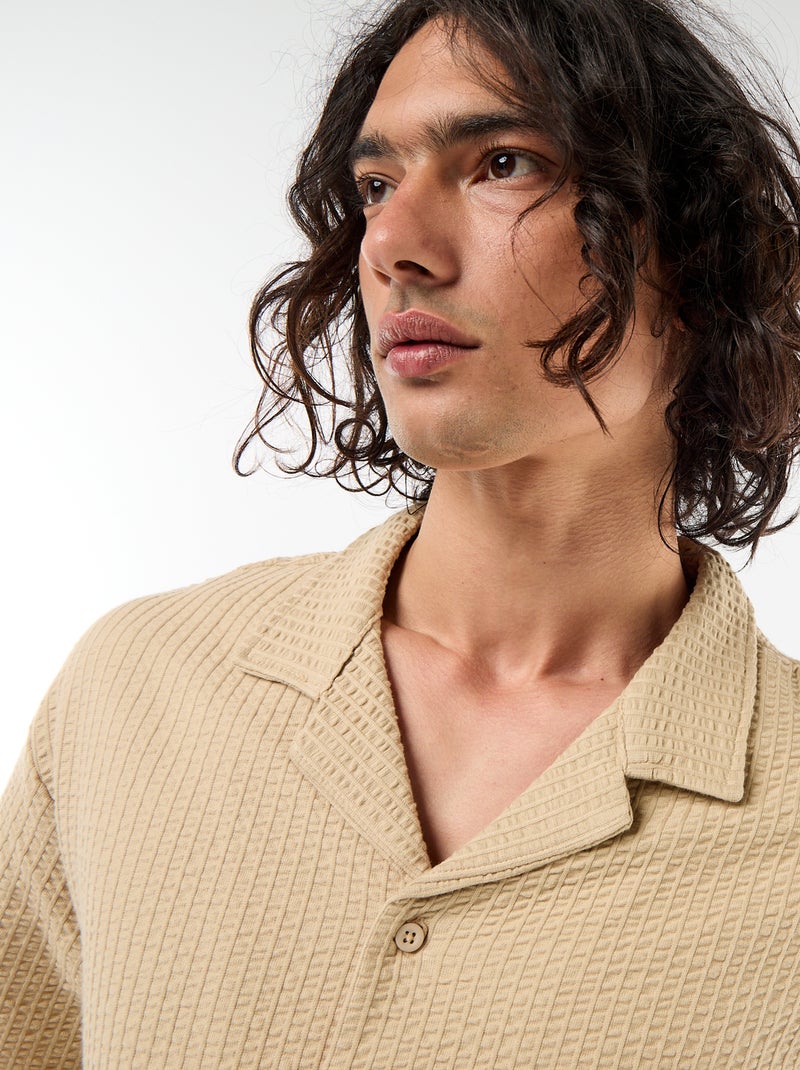 Camisa de punto gofrado de manga corta Beige - Kiabi
