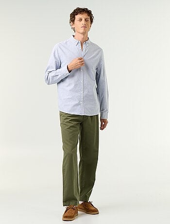 Camisa de rayas con cuello abotonado