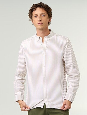 Camisa de rayas con cuello abotonado