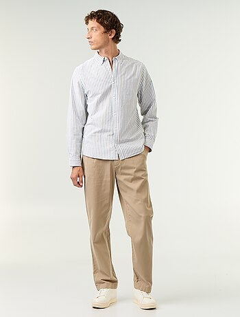 Camisa de rayas con cuello abotonado