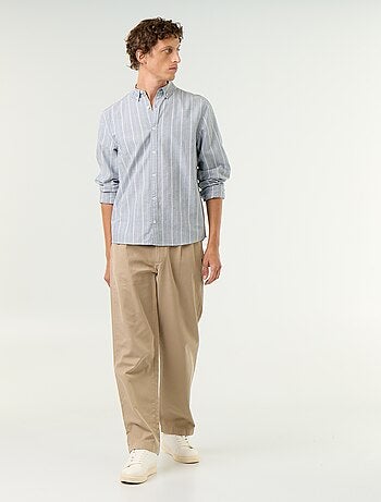 Camisa de rayas con cuello abotonado