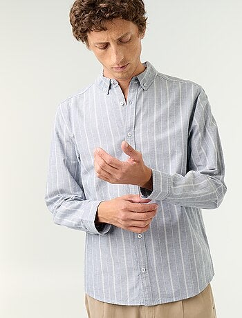 Camisa de rayas con cuello abotonado