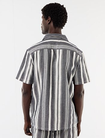 Camisa de rayas de manga corta