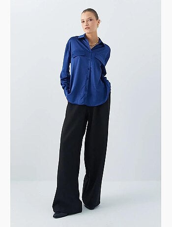 Camisa de satén abotonada con detalle de bolsillo mixray