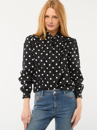 Camisa estampada con botón decorativo en el cuello